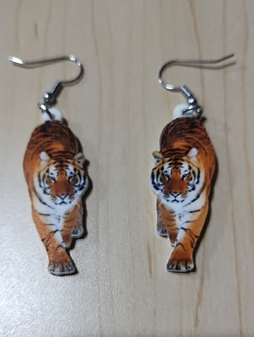 Tiger Print Dangle Earrings - Orange and White NIP. - Picture 5 of 5